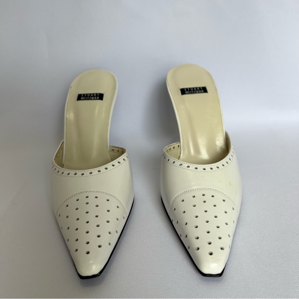 VINTAGE STUART WEITZMAN WHITE MULE , SIZE 6B